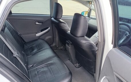Toyota Prius, 2010 год, 950 000 рублей, 5 фотография