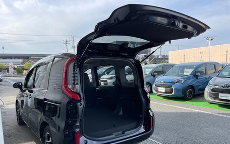Toyota Sienta, 2023 год, 1 340 100 рублей, 9 фотография