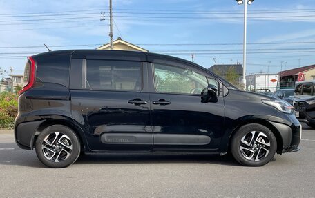 Toyota Sienta, 2023 год, 1 340 100 рублей, 7 фотография