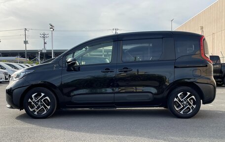 Toyota Sienta, 2023 год, 1 340 100 рублей, 8 фотография
