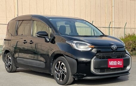 Toyota Sienta, 2023 год, 1 340 100 рублей, 3 фотография