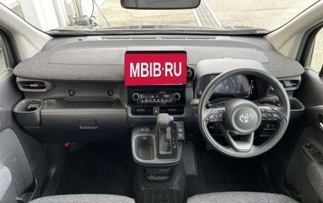 Toyota Sienta, 2023 год, 1 340 100 рублей, 14 фотография
