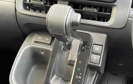 Toyota Sienta, 2023 год, 1 340 100 рублей, 16 фотография