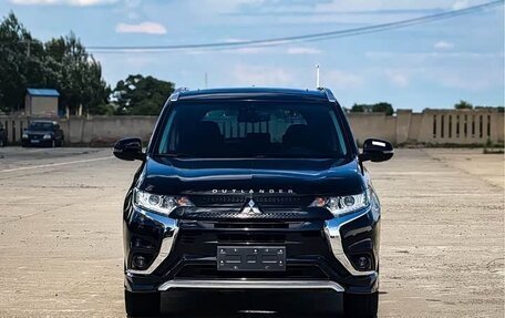 Mitsubishi Outlander III рестайлинг 3, 2022 год, 1 620 000 рублей, 2 фотография