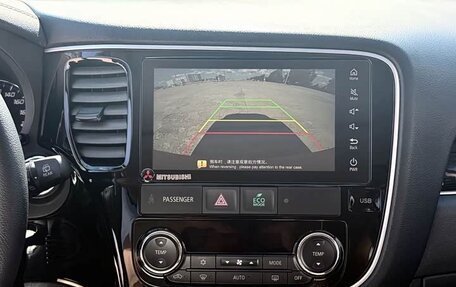 Mitsubishi Outlander III рестайлинг 3, 2022 год, 1 620 000 рублей, 9 фотография