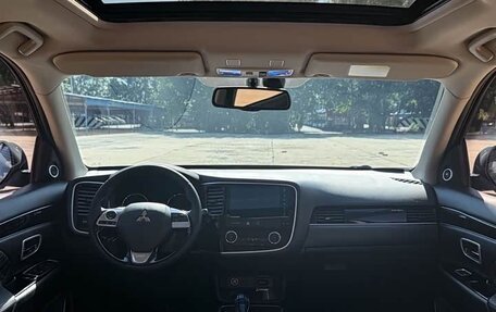 Mitsubishi Outlander III рестайлинг 3, 2022 год, 1 620 000 рублей, 7 фотография