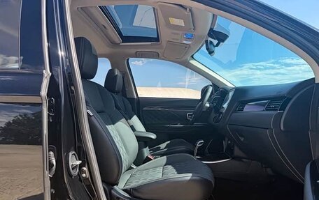 Mitsubishi Outlander III рестайлинг 3, 2022 год, 1 620 000 рублей, 10 фотография