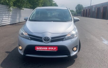 Toyota Verso I, 2013 год, 1 490 000 рублей, 2 фотография