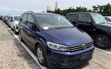 Volkswagen Touran III, 2016 год, 950 000 рублей, 1 фотография