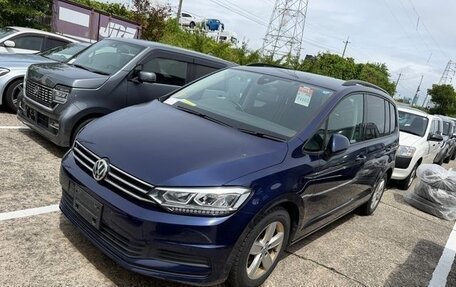 Volkswagen Touran III, 2016 год, 950 000 рублей, 3 фотография