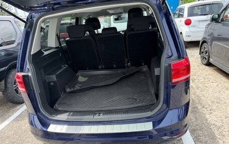 Volkswagen Touran III, 2016 год, 950 000 рублей, 21 фотография