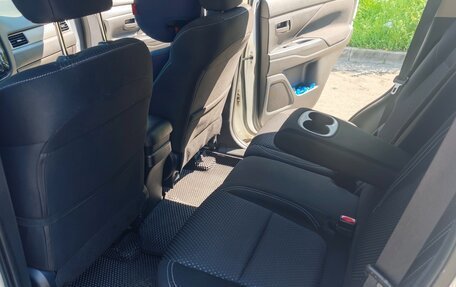 Mitsubishi Outlander III рестайлинг 3, 2013 год, 1 270 000 рублей, 14 фотография