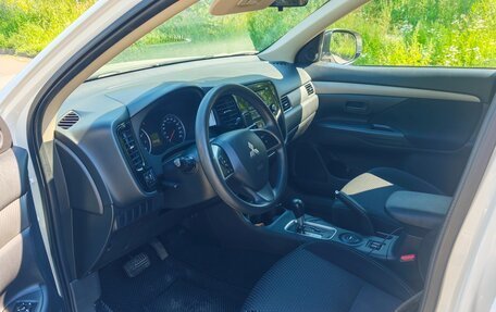 Mitsubishi Outlander III рестайлинг 3, 2013 год, 1 270 000 рублей, 10 фотография