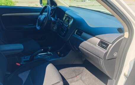 Mitsubishi Outlander III рестайлинг 3, 2013 год, 1 270 000 рублей, 12 фотография