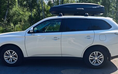 Mitsubishi Outlander III рестайлинг 3, 2013 год, 1 270 000 рублей, 9 фотография