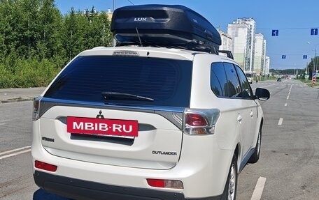 Mitsubishi Outlander III рестайлинг 3, 2013 год, 1 270 000 рублей, 6 фотография