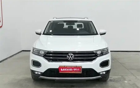 Volkswagen T-Roc I, 2023 год, 1 300 000 рублей, 1 фотография
