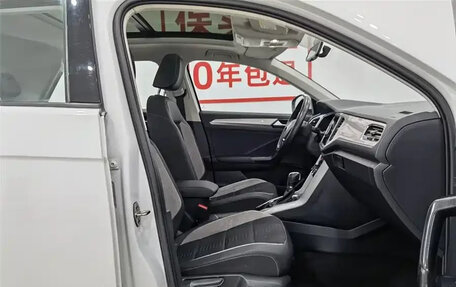 Volkswagen T-Roc I, 2023 год, 1 300 000 рублей, 8 фотография