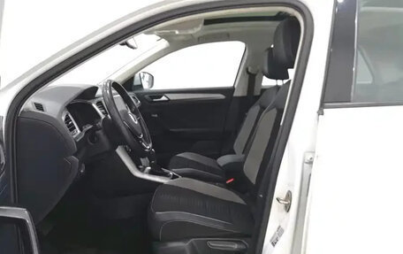 Volkswagen T-Roc I, 2023 год, 1 300 000 рублей, 9 фотография