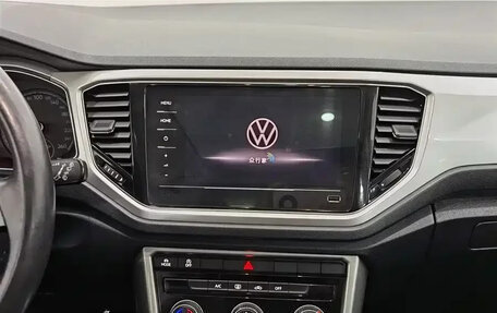 Volkswagen T-Roc I, 2023 год, 1 300 000 рублей, 10 фотография