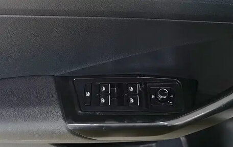Volkswagen T-Roc I, 2023 год, 1 300 000 рублей, 12 фотография