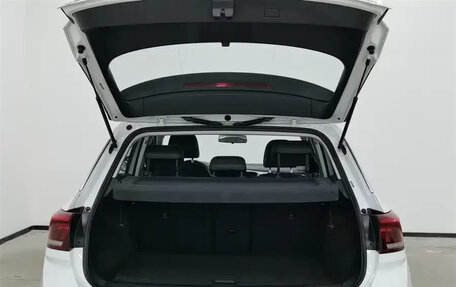 Volkswagen T-Roc I, 2023 год, 1 300 000 рублей, 21 фотография