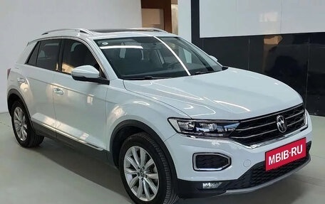 Volkswagen T-Roc I, 2023 год, 1 250 000 рублей, 2 фотография