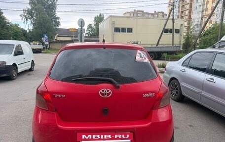 Toyota Yaris III рестайлинг, 2007 год, 370 000 рублей, 2 фотография
