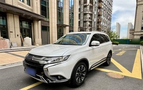 Mitsubishi Outlander III рестайлинг 3, 2021 год, 1 745 000 рублей, 1 фотография