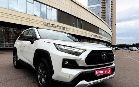 Toyota RAV4, 2024 год, 3 850 000 рублей, 2 фотография