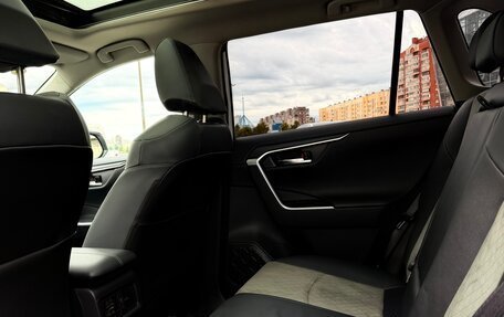 Toyota RAV4, 2024 год, 3 850 000 рублей, 9 фотография