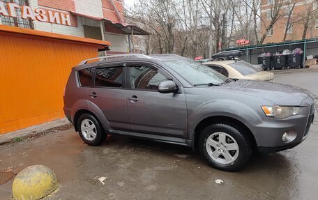Mitsubishi Outlander III рестайлинг 3, 2009 год, 900 000 рублей, 2 фотография