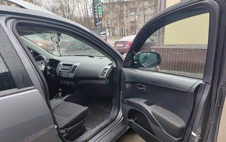 Mitsubishi Outlander III рестайлинг 3, 2009 год, 900 000 рублей, 13 фотография