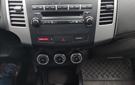 Mitsubishi Outlander III рестайлинг 3, 2009 год, 900 000 рублей, 9 фотография