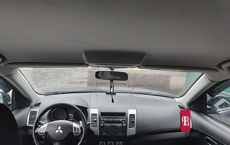 Mitsubishi Outlander III рестайлинг 3, 2009 год, 900 000 рублей, 18 фотография