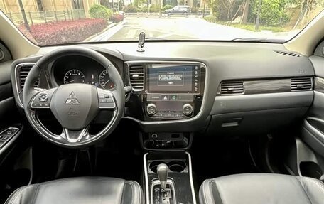 Mitsubishi Outlander III рестайлинг 3, 2021 год, 1 745 000 рублей, 3 фотография