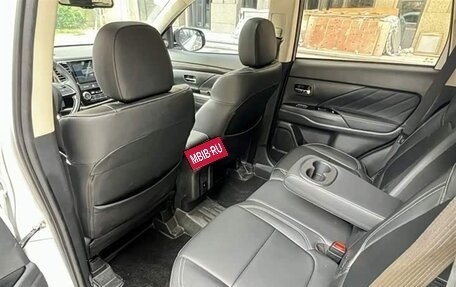 Mitsubishi Outlander III рестайлинг 3, 2021 год, 1 745 000 рублей, 6 фотография