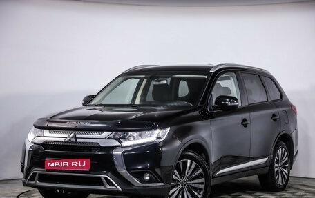 Mitsubishi Outlander III рестайлинг 3, 2019 год, 1 699 000 рублей, 1 фотография