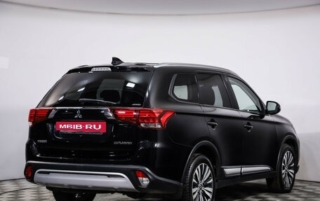 Mitsubishi Outlander III рестайлинг 3, 2019 год, 1 699 000 рублей, 6 фотография