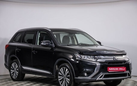 Mitsubishi Outlander III рестайлинг 3, 2019 год, 1 699 000 рублей, 3 фотография