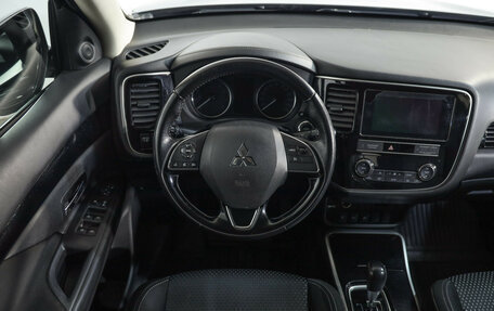 Mitsubishi Outlander III рестайлинг 3, 2019 год, 1 699 000 рублей, 11 фотография