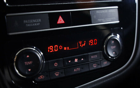 Mitsubishi Outlander III рестайлинг 3, 2019 год, 1 699 000 рублей, 16 фотография