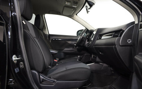 Mitsubishi Outlander III рестайлинг 3, 2019 год, 1 699 000 рублей, 25 фотография