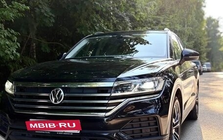 Volkswagen Touareg III, 2019 год, 4 299 000 рублей, 2 фотография