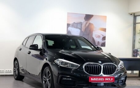 BMW 1 серия, 2019 год, 1 980 000 рублей, 3 фотография