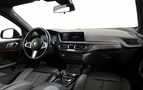 BMW 1 серия, 2019 год, 1 980 000 рублей, 14 фотография