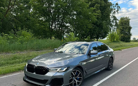 BMW 5 серия, 2023 год, 6 100 000 рублей, 2 фотография