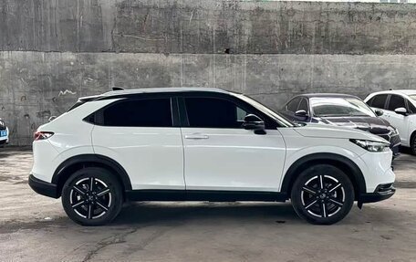 Honda Vezel, 2023 год, 1 570 000 рублей, 4 фотография