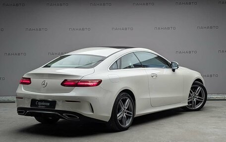 Mercedes-Benz E-Класс, 2018 год, 3 997 000 рублей, 4 фотография