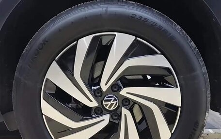 Volkswagen Tiguan II, 2023 год, 2 530 000 рублей, 3 фотография